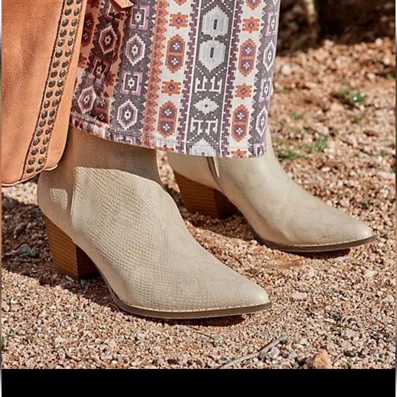 Coconuts by Matisse Vegan Snake Skin Going West Zip Up Heeled Bootie Boots - Picture 6 of 16